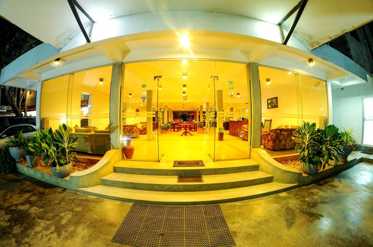 Lake Wind Hotel تيساماهاراما المظهر الخارجي الصورة