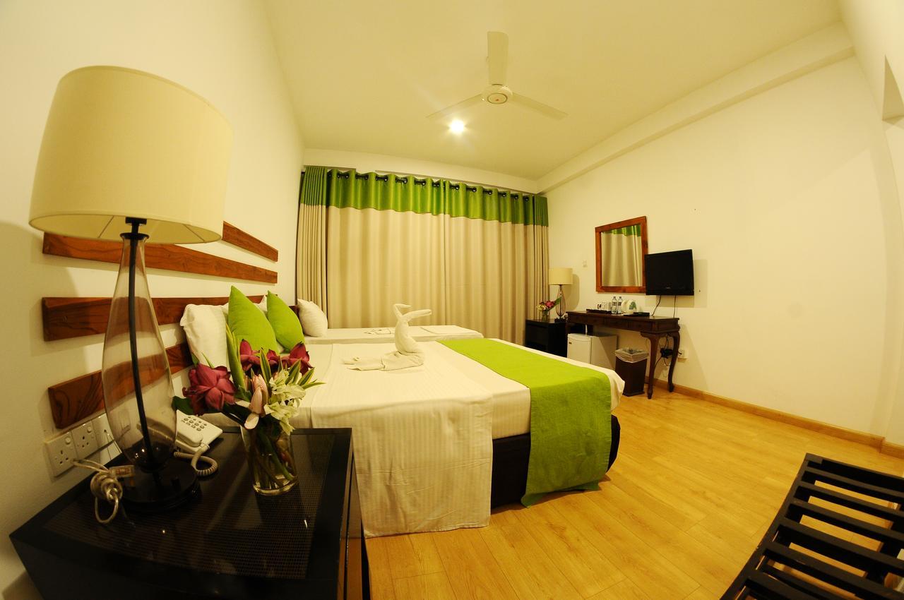 Lake Wind Hotel تيساماهاراما المظهر الخارجي الصورة