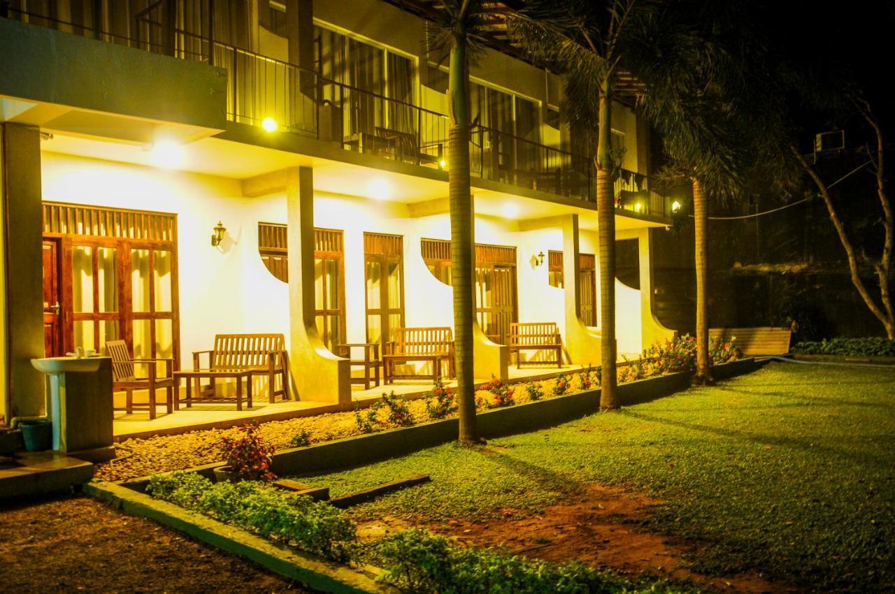 Lake Wind Hotel تيساماهاراما المظهر الخارجي الصورة